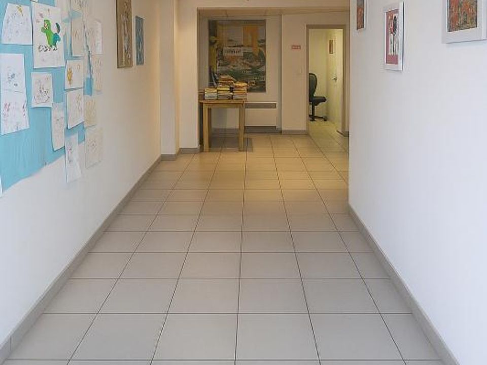 Propiedad comercial en Manosque, Alpes-de-Haute-Provence - foto 2