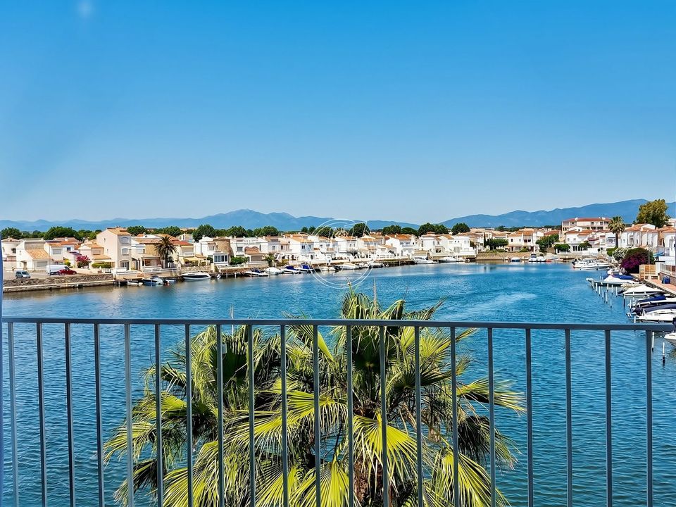 Lejlighed i Empuriabrava, Gerona - foto 1