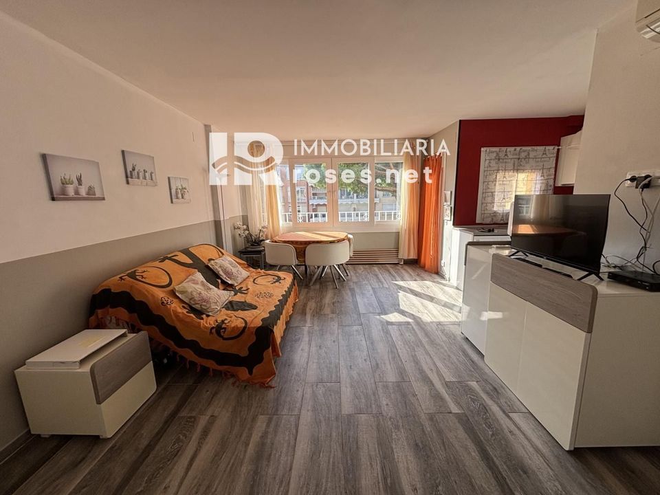 Lejlighed i Empuriabrava, Gerona - foto 1
