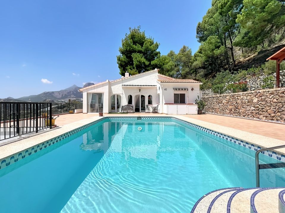 Villa in Callosa D'en Sarria, Alicante - foto 1
