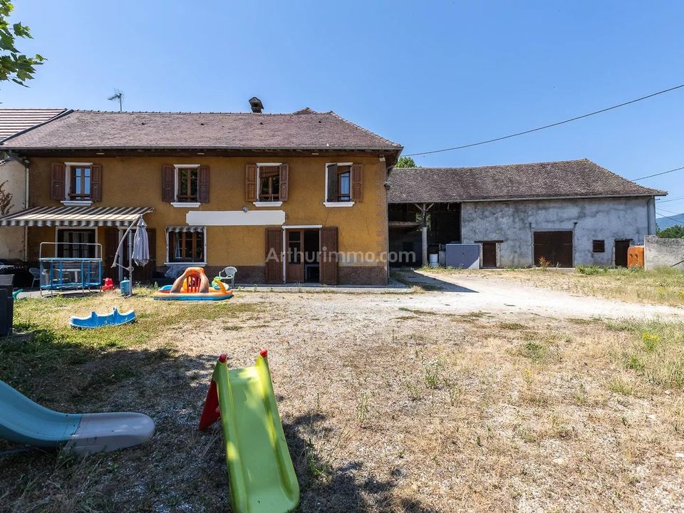 Villa in Groslee-Saint-Benoit, Ain - foto 1
