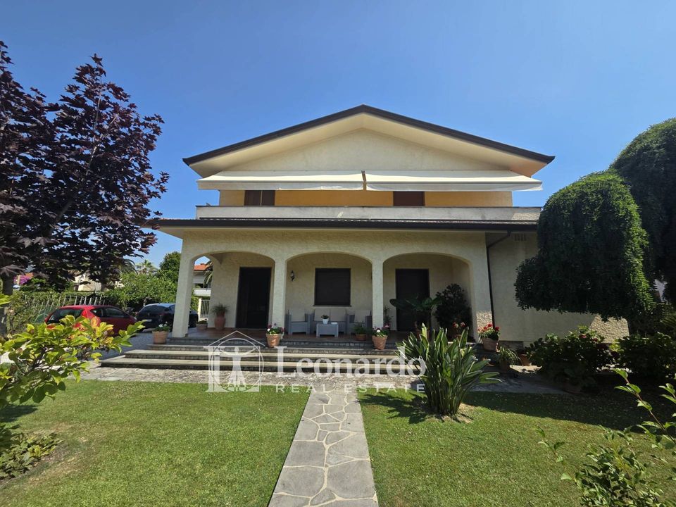Villa i Forte dei Marmi, Lucca - bilde 1