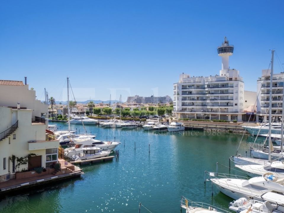 Lejlighed i Empuriabrava, Gerona - foto 1