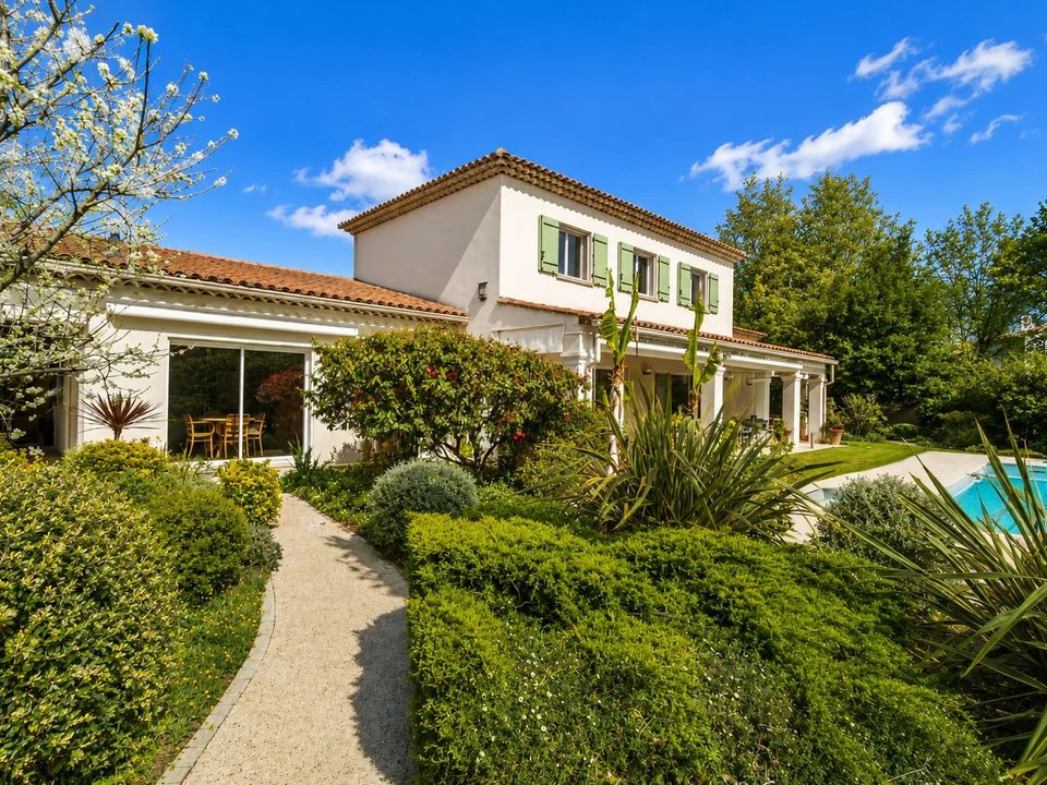 Villa i Roquefort-les-Pins, Alpes-Maritimes - foto 1
