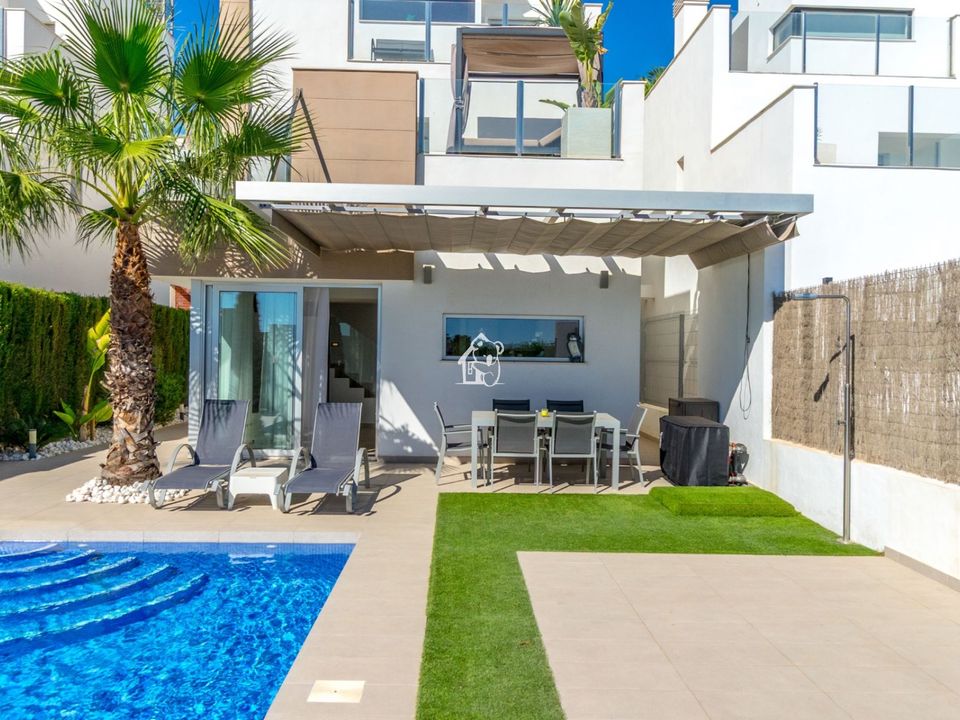 Villa in Guardamar Del Segura, Alicante - photo 3