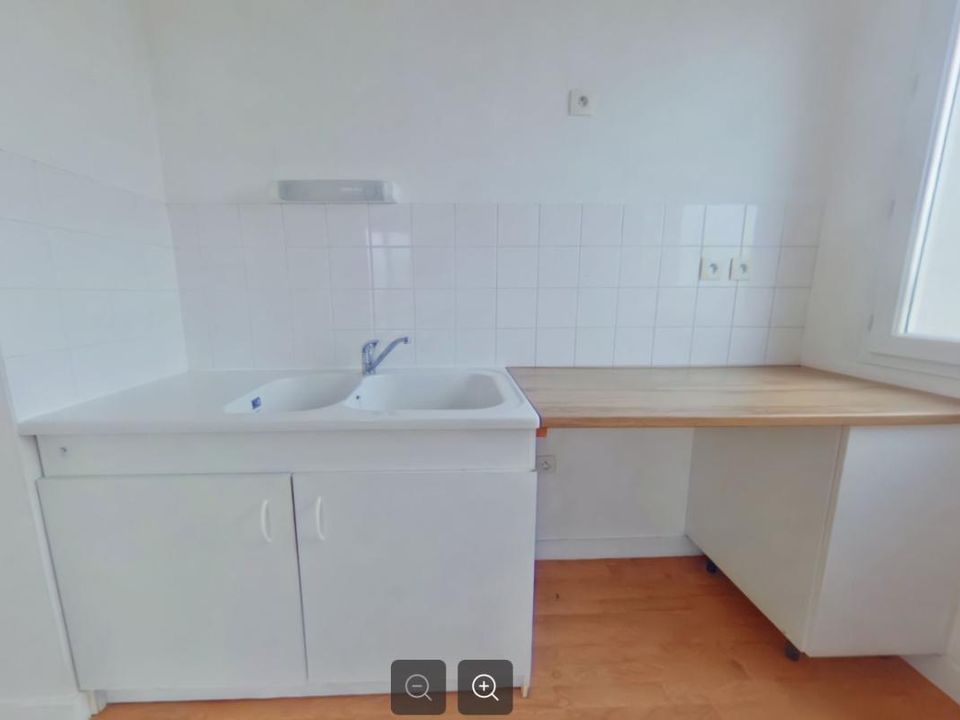 Apartment in Poitiers, Vienne - photo 2
