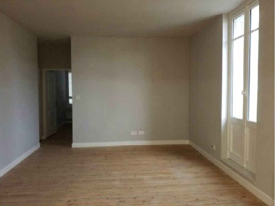 Apartment in Saintes, Charente-Maritime - photo 3