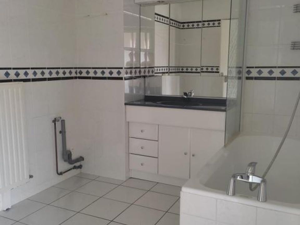 Apartment in Mulhouse, Haut-Rhin - photo 2