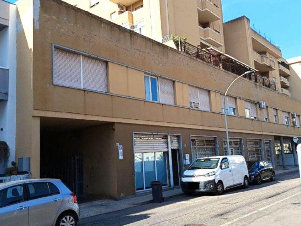 Propiedad comercial en Oristano, Oristano - foto 1