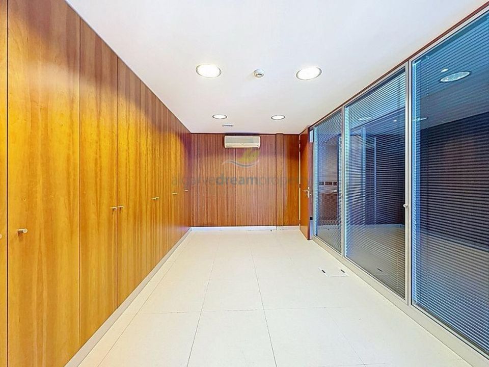 Commercial property in Albufeira, Faro - photo 5