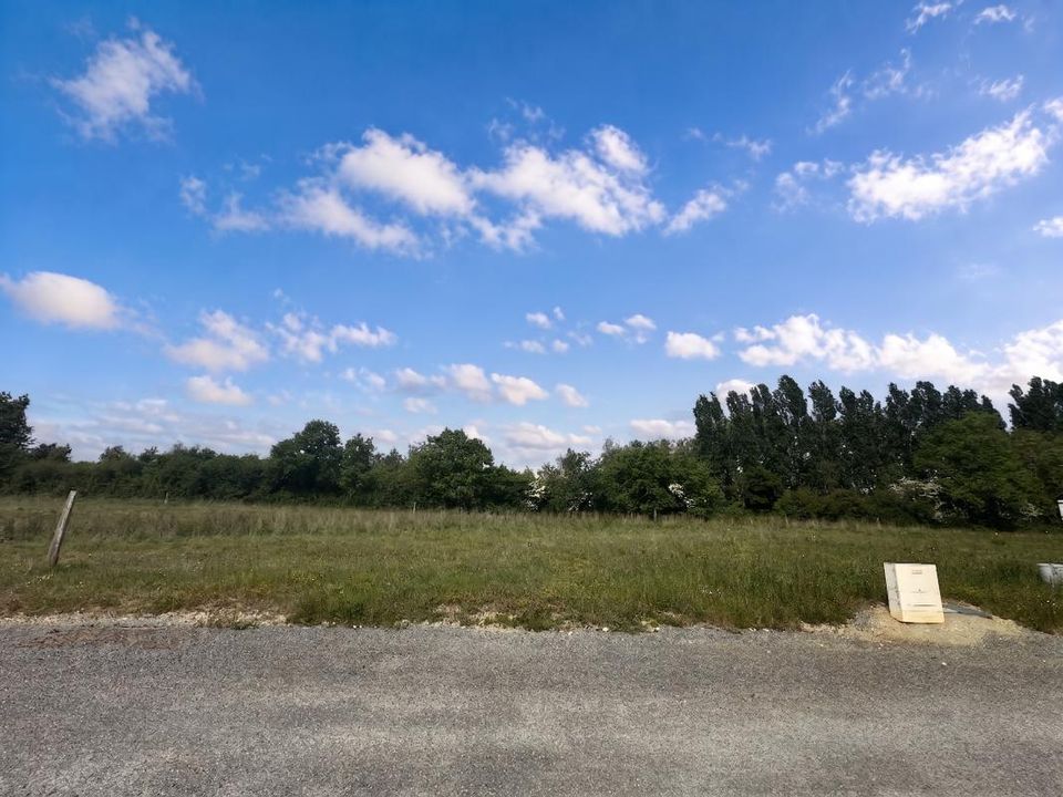 Terra em Bonchamp-lès-Laval, Mayenne - foto 1