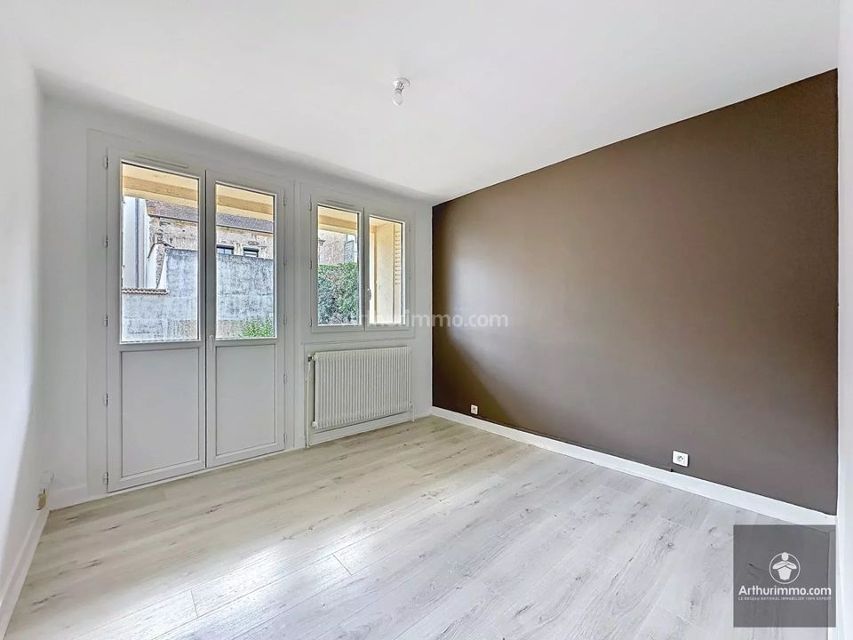 Apartment in Roanne, Loire - photo 2