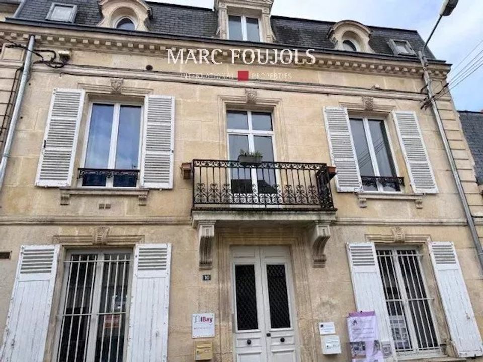 Commercial property in Chantilly, Oise - photo 1