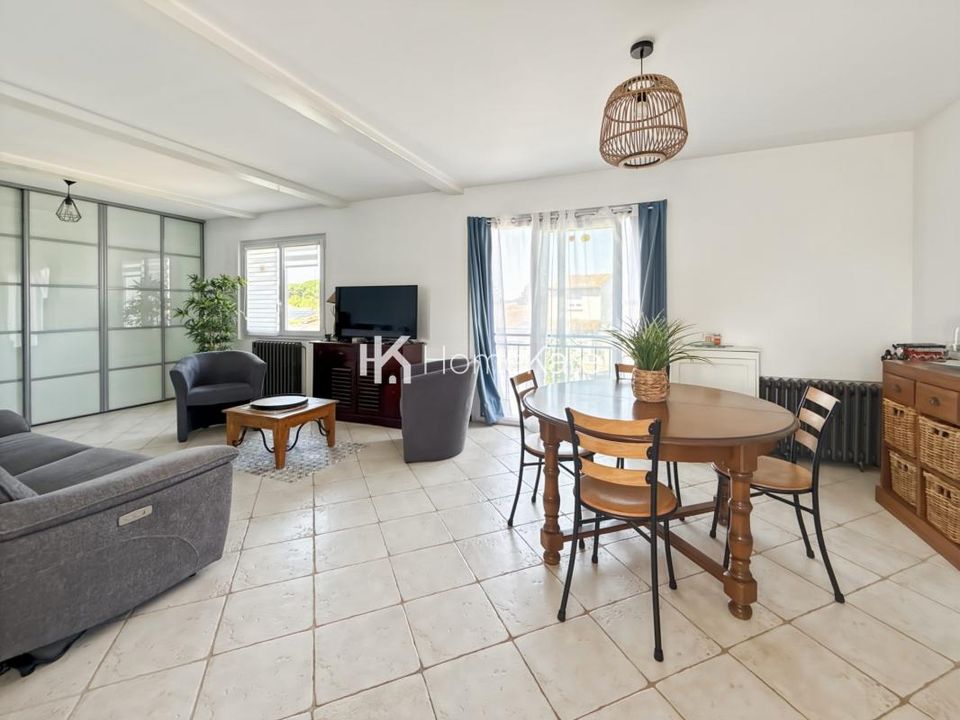 Villa in Saint-Medard-d'Eyrans, Gironde - foto 1