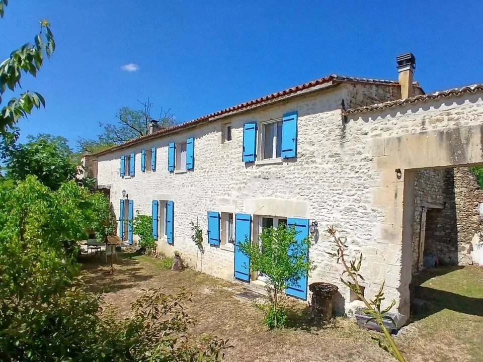 Villa in Saint-Saturnin, Charente - foto 1