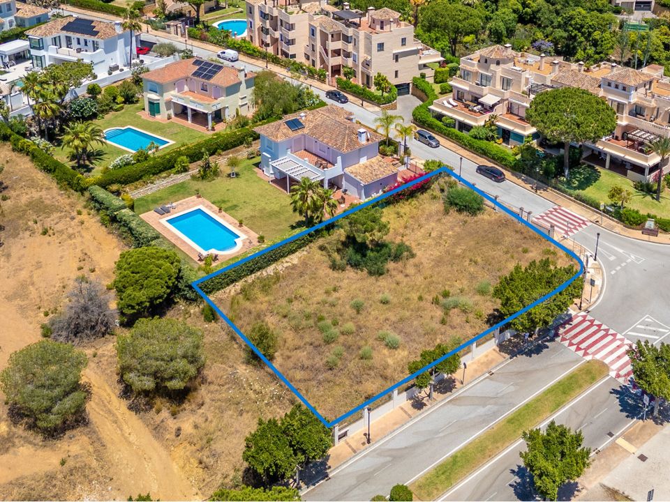 Grond in Marbella, Malaga - foto 1