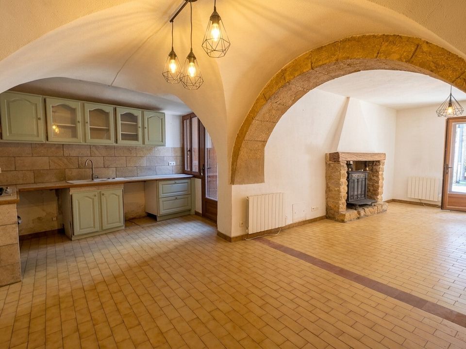 Hus i byn i Lauris, Vaucluse - foto 1