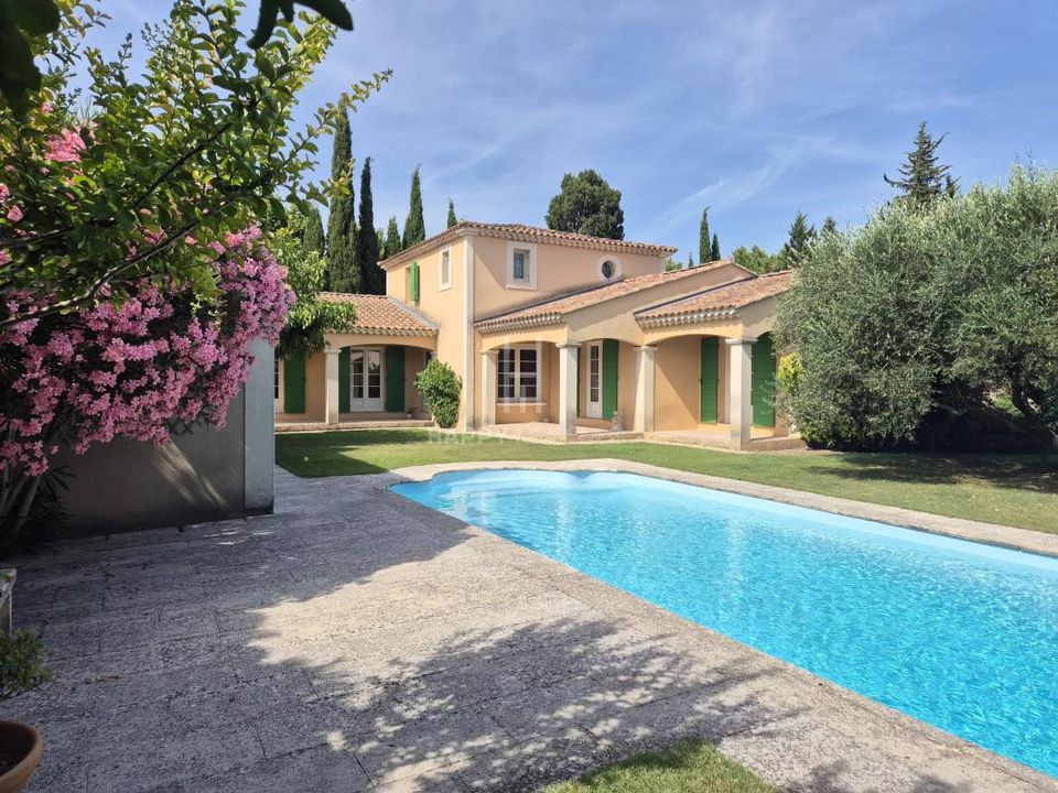 Villa - Graveson, Bouches-du-Rhone - photo 1