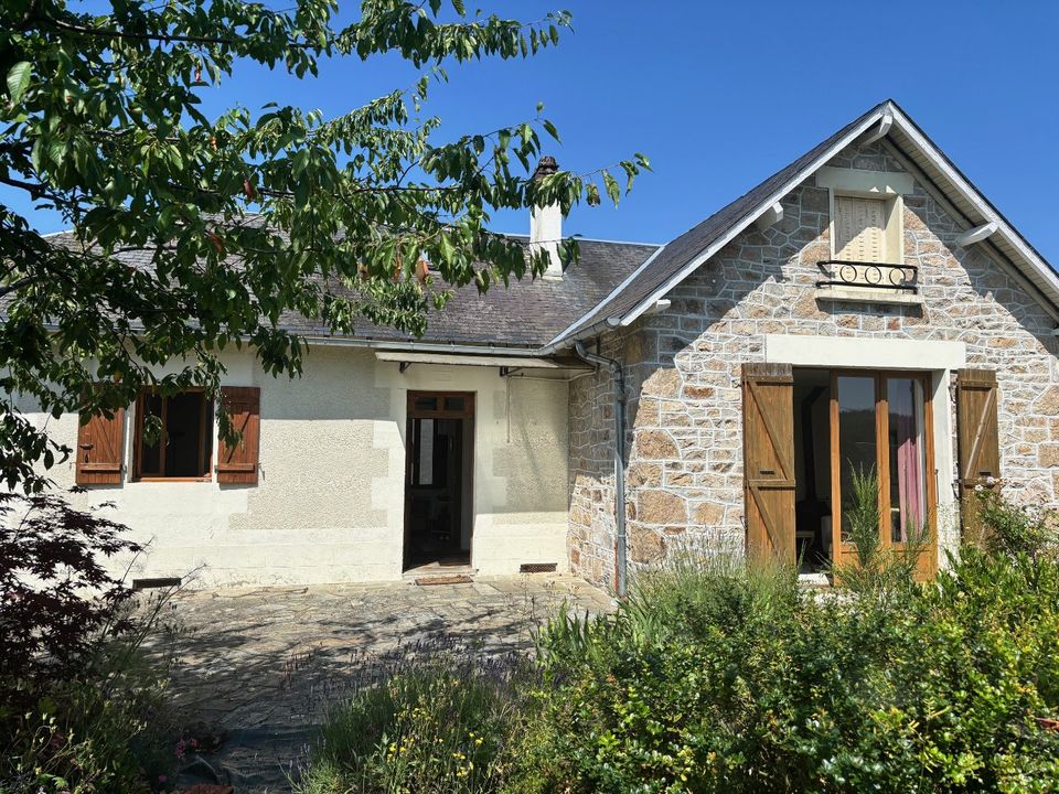 Hus i byn i Treignac, Correze - foto 1