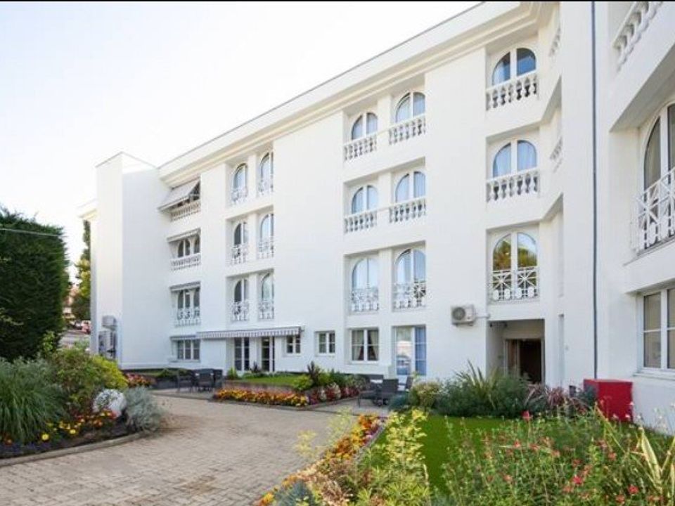Erhvervsejendom i Garches, Hauts-de-Seine - foto 1