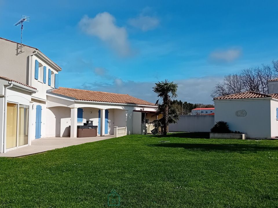 Villa in Saint-Sulpice-de-Royan, Charente-Maritime - foto 1