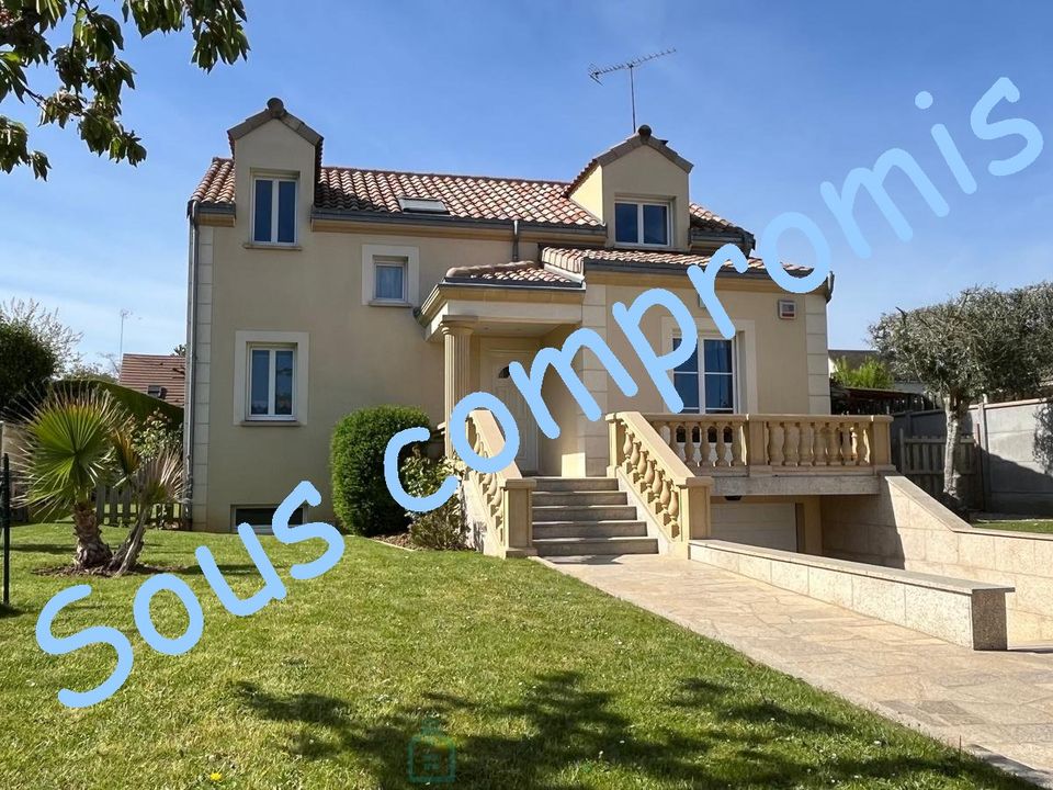 Villa in Boissise-le-Roi, Seine-et-Marne - foto 1
