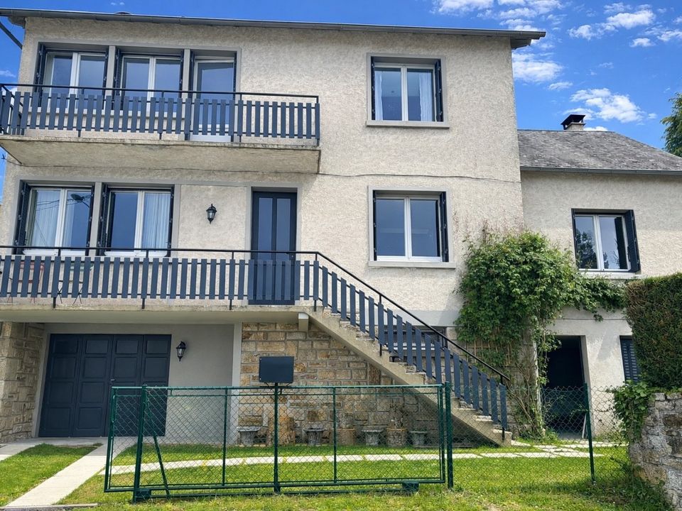 Hus i byn i Treignac, Correze - foto 1