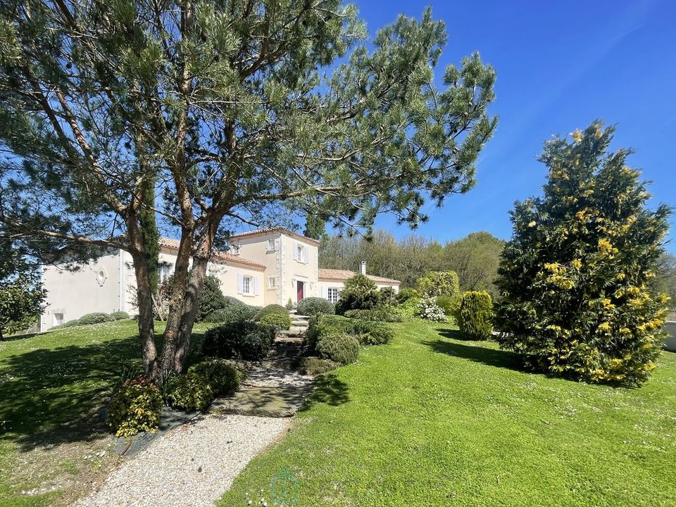 Villa en Barbezieux-Saint-Hilaire, Charente - foto 1