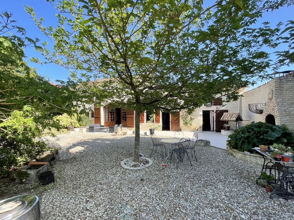 Dorpshuis in Echallat, Charente - foto 1