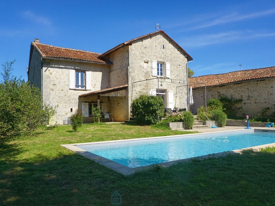 Villa i Javerlhac-Et-La-Chapelle-Saint-Robert, Dordogne - bilde 1