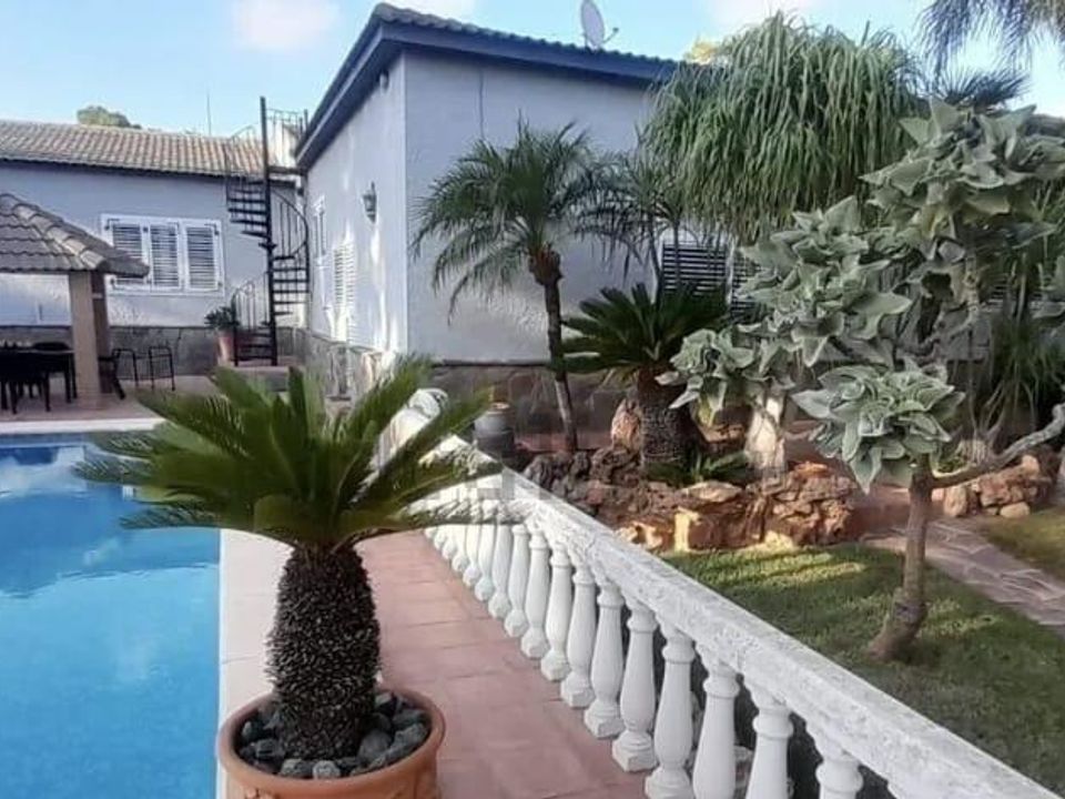 Villa - Paterna, Valencia - photo 1