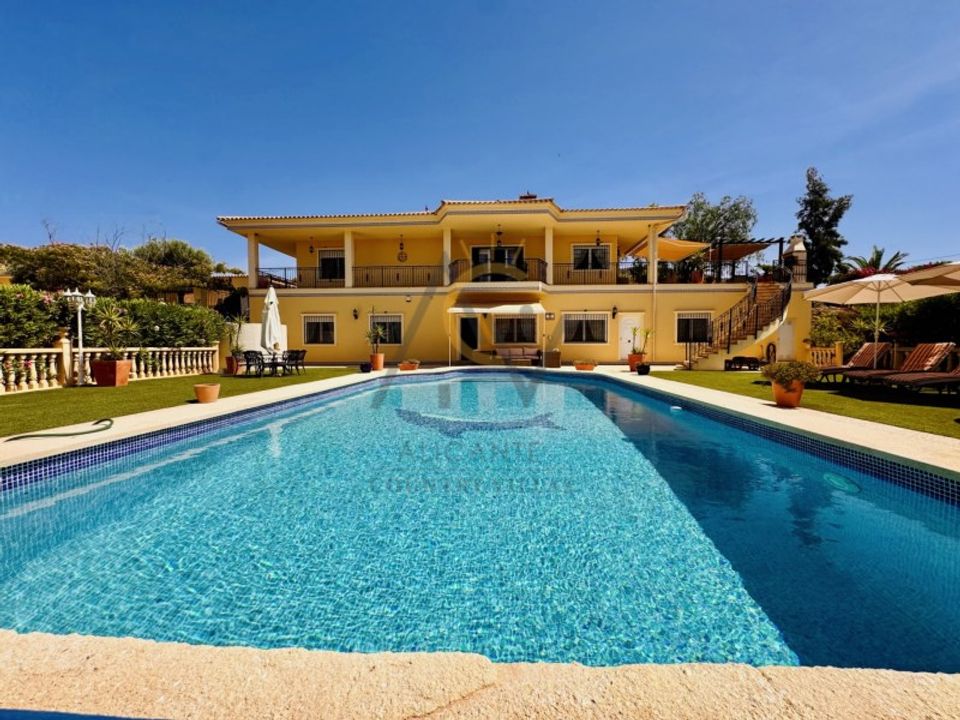 Villa - Elche, Alicante - photo 1