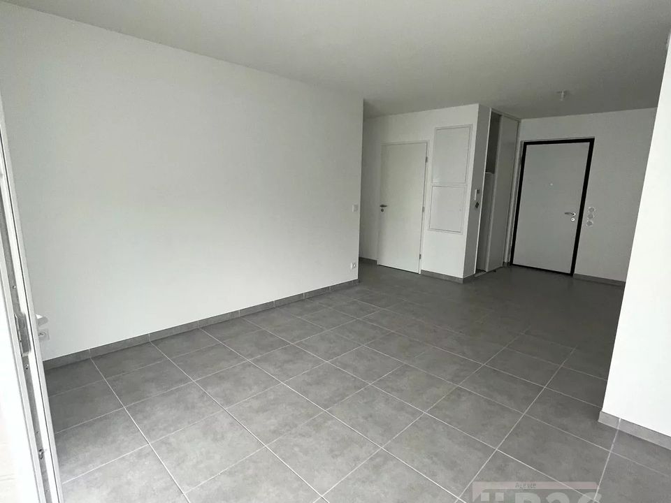 Apartment in Échirolles, Isere - photo 2