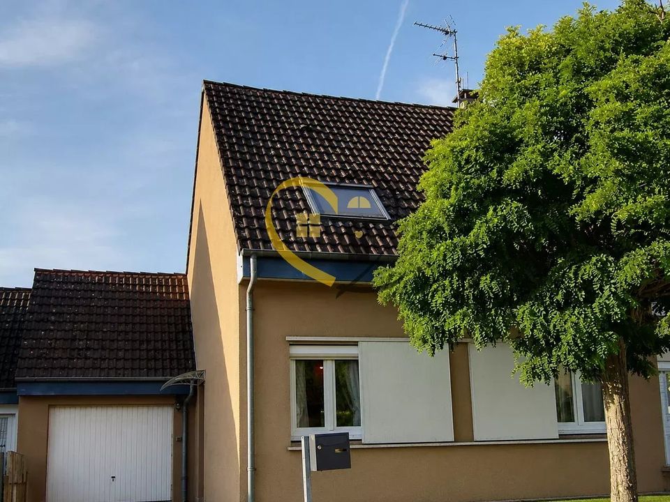 Casa de pueblo en Mehun-sur-Yevre, Cher - foto 1