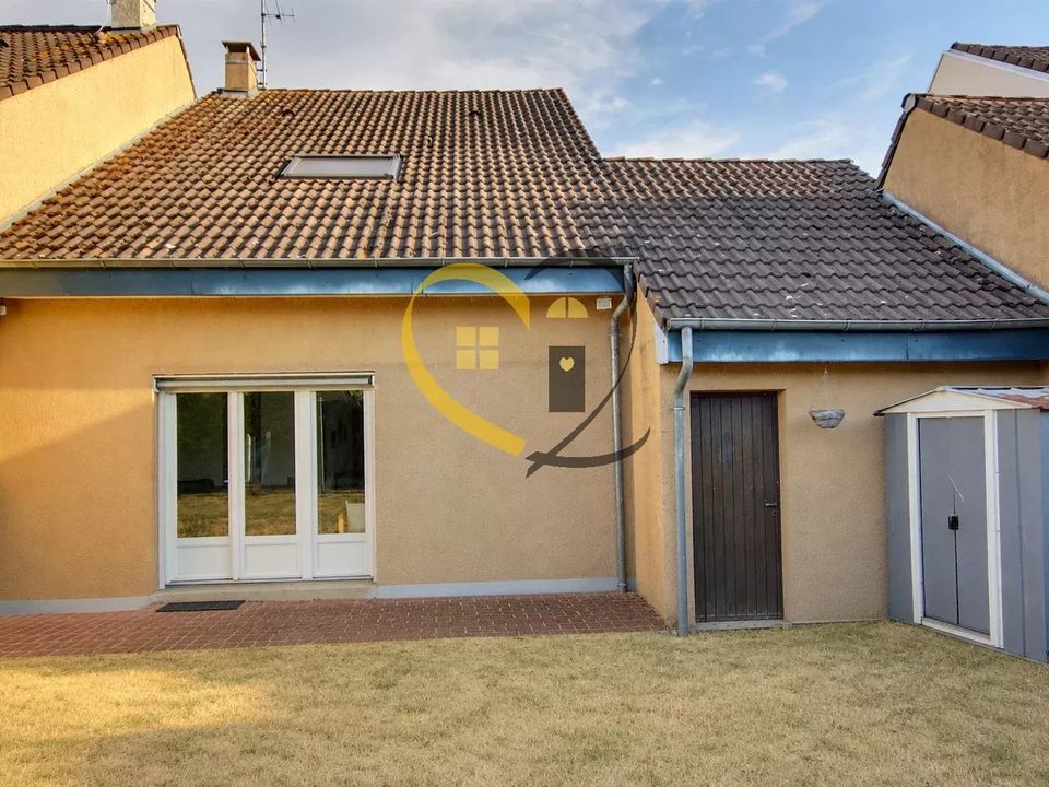 Casa de pueblo en Mehun-sur-Yevre, Cher - foto 2