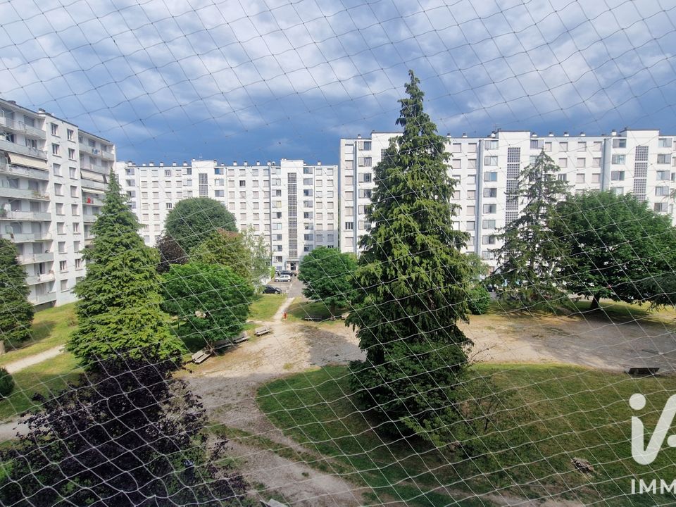 Apartment in Le Pont-de-Claix, Isere - photo 3