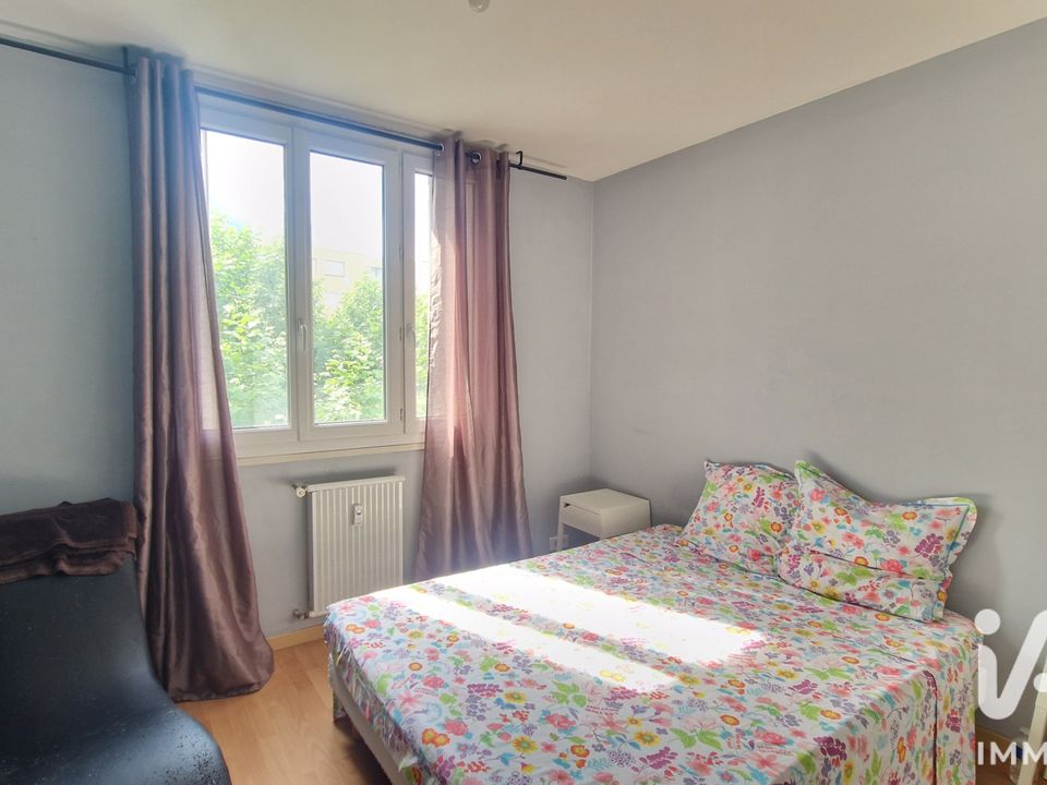 Apartment in Le Pont-de-Claix, Isere - photo 5