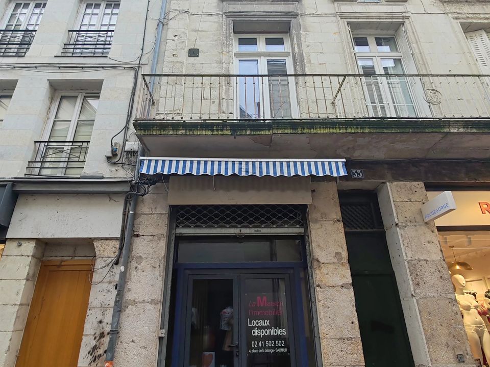 Commercial property in Saumur, Maine-et-Loire - photo 1