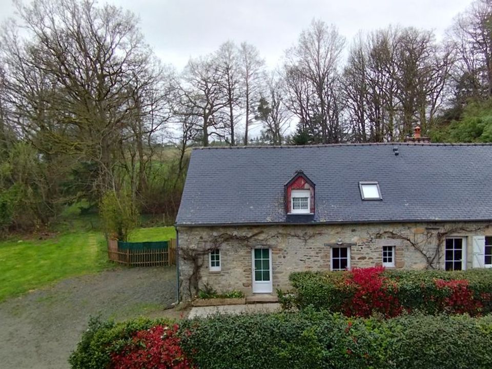 Villa in Villaines-la-Juhel, Mayenne - photo 1