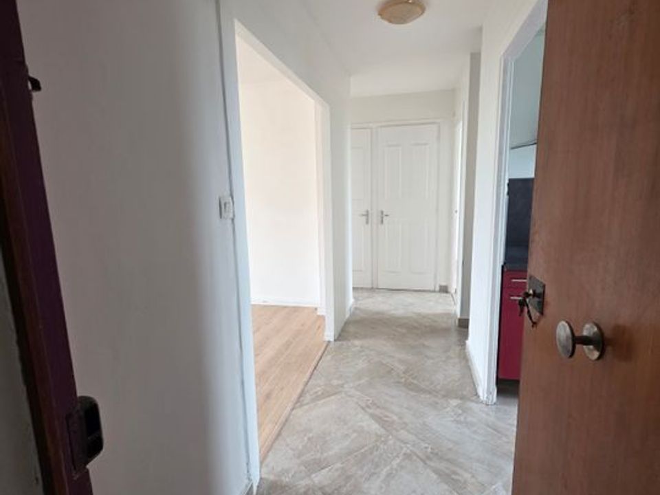 Apartment in Roanne, Loire - photo 4