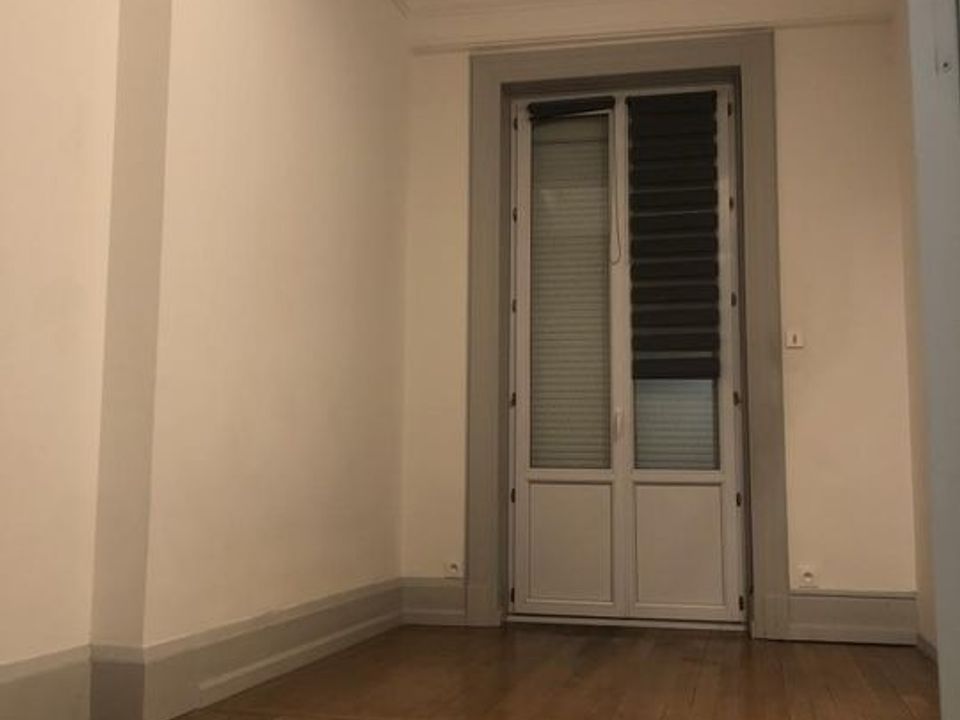 Apartment in Rive-de-Gier, Loire - photo 5