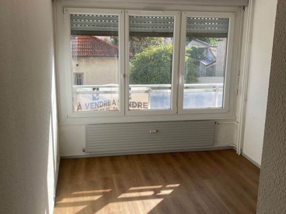 Apartment in Riorges, Loire - photo 4