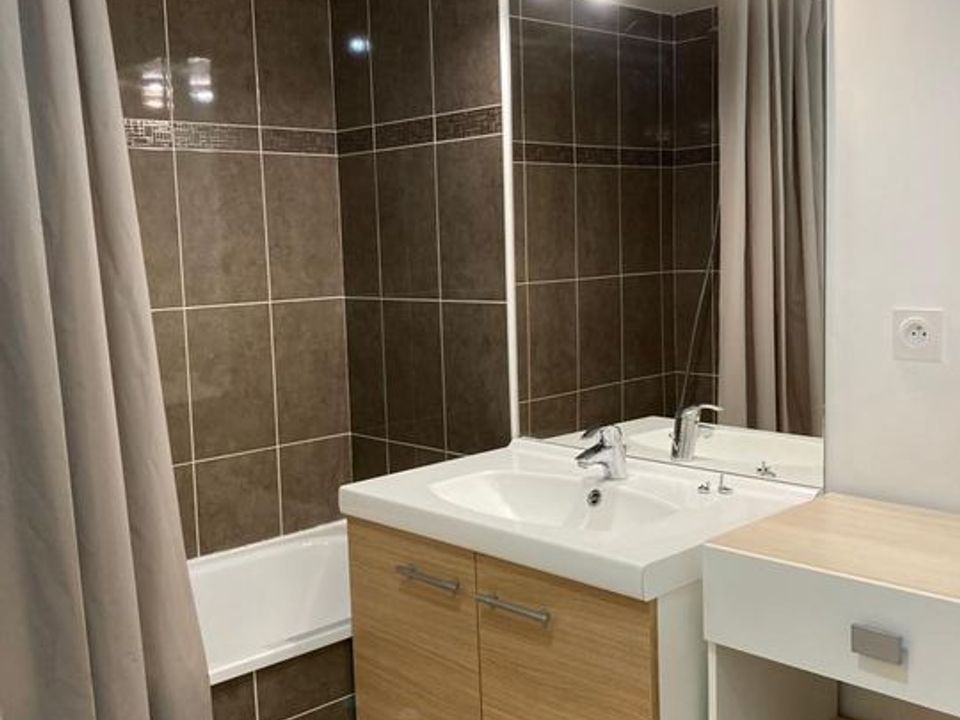 Studio in Bouc-Bel-Air, Bouches-du-Rhone - photo 4