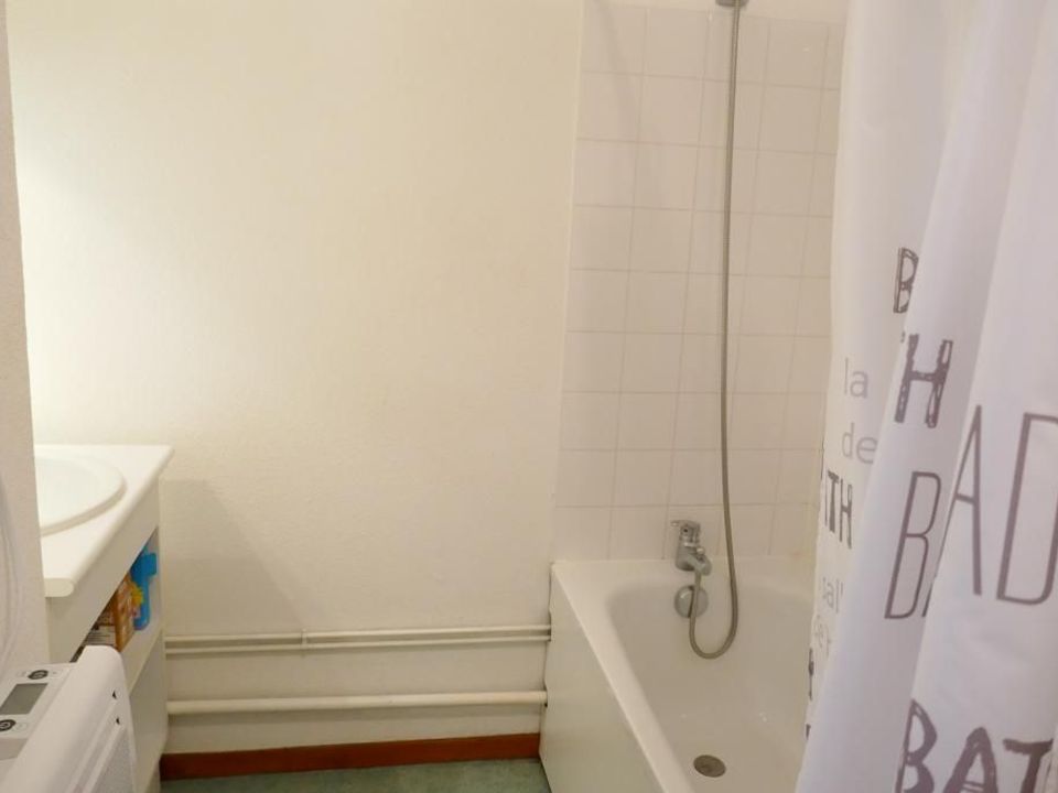 Estudi a Saint-Etienne, Loire - foto 3