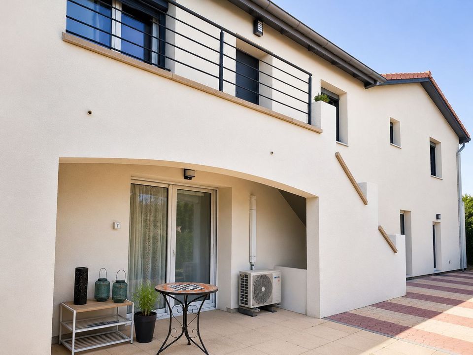 Villa in Saint-Maurice-de-Beynost, Ain - photo 1