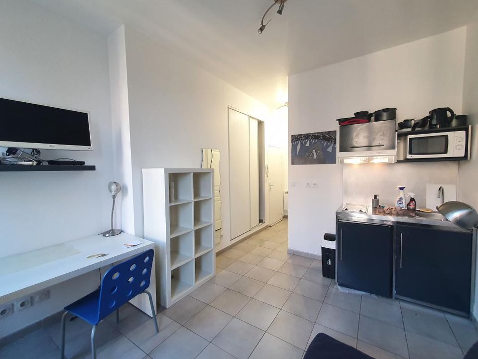 Studio in Marseille, Bouches-du-Rhone - photo 3