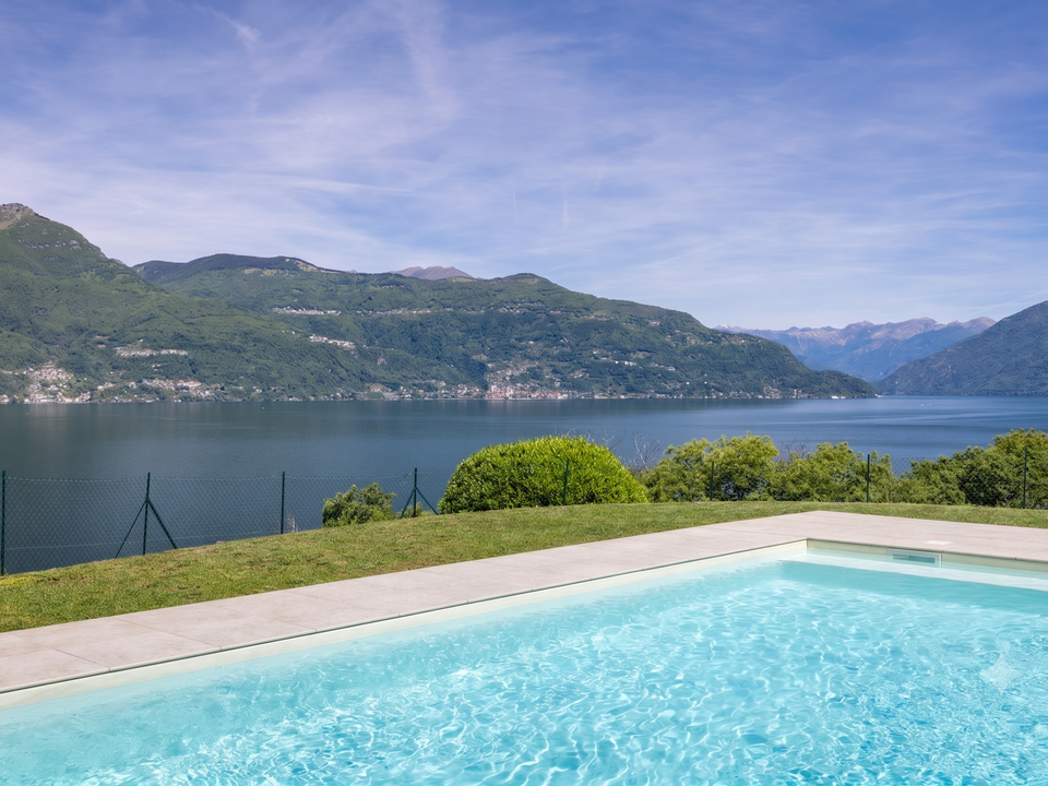 Villa i Porto Valtravaglia, Varese - foto 1