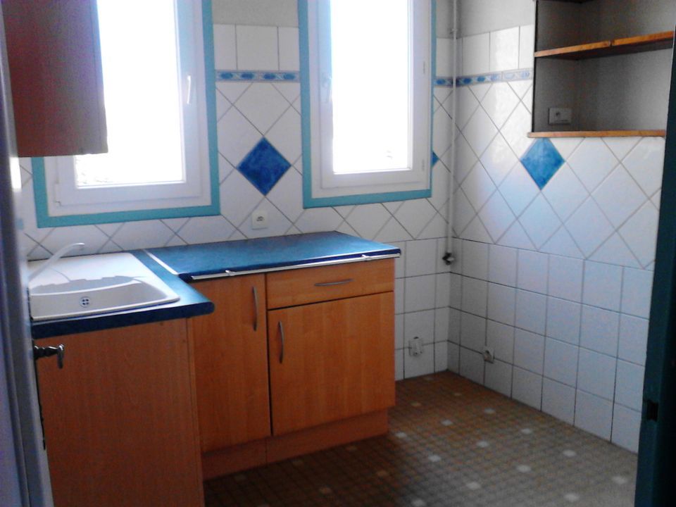 Apartment in Roanne, Loire - photo 2