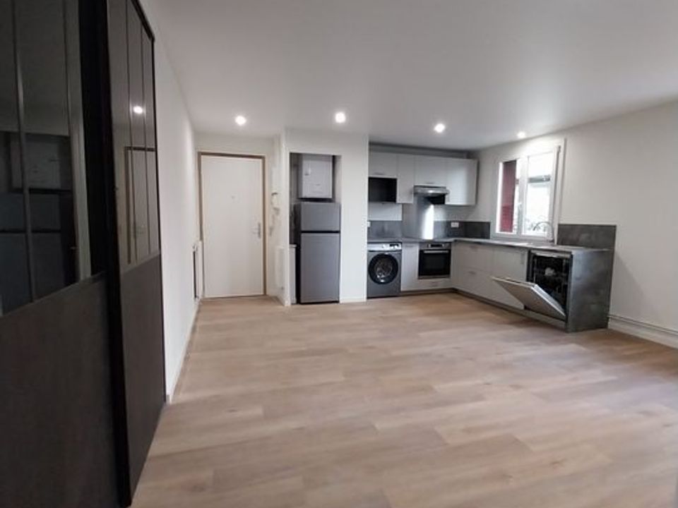 Apartment in Grenoble, Isere - photo 1