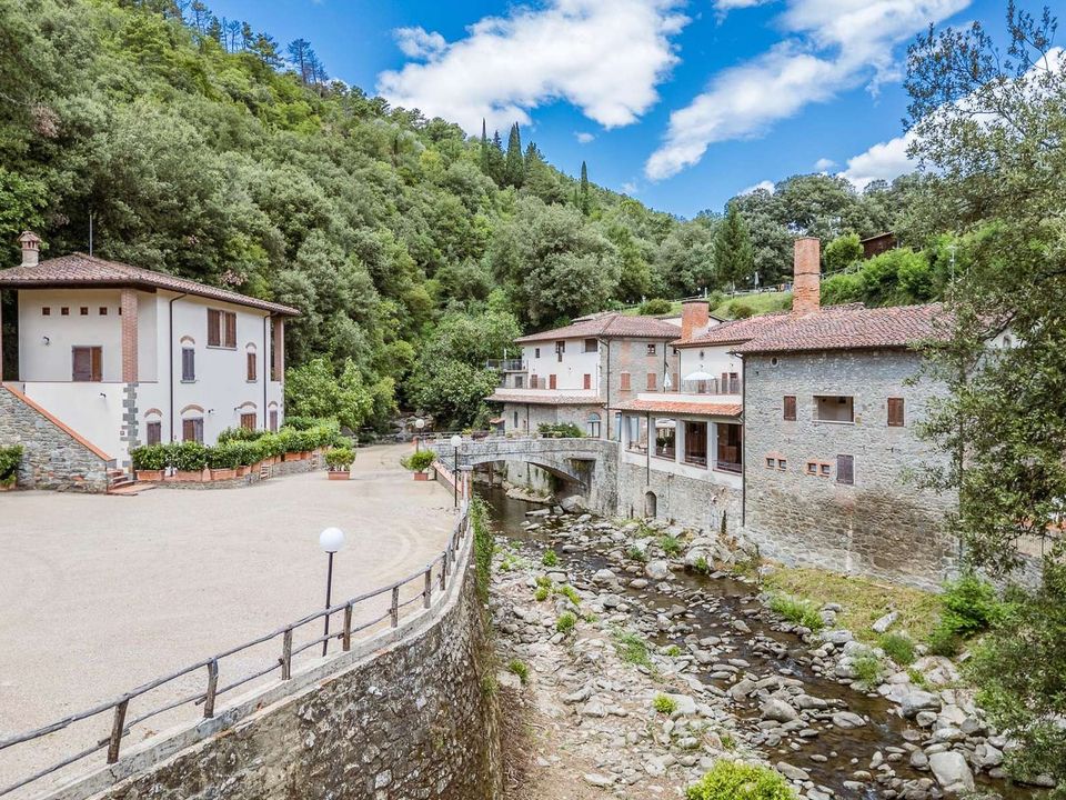 Farm hus i Loro Ciuffenna, Arezzo - foto 1